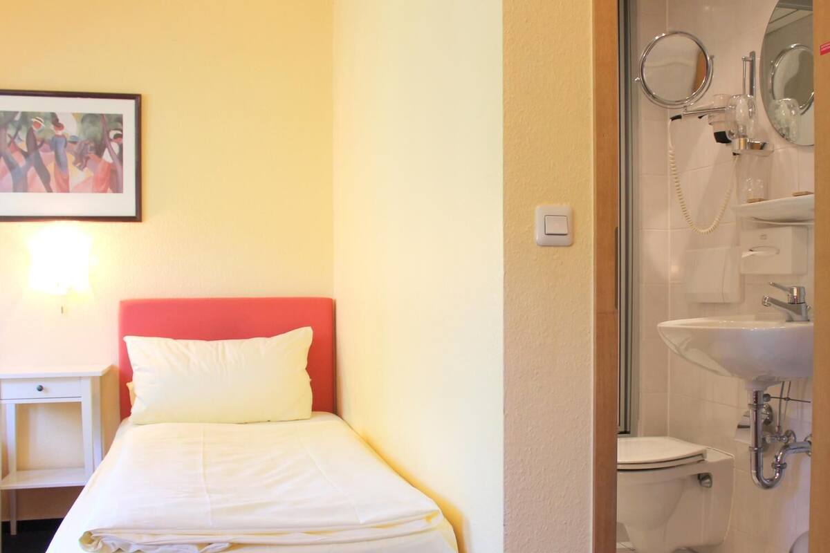 Premium bedding, down comforters, minibar, in-room safe