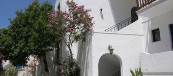 Avra Pension