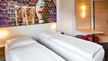 Twin Room | Desk, laptop workspace, soundproofing, WiFi (free)