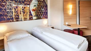 Twin Room | 1 bedroom, desk, laptop workspace, soundproofing
