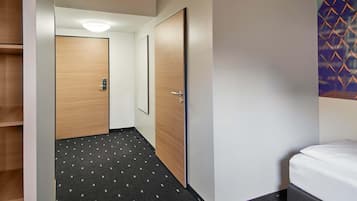 Desk, laptop workspace, soundproofing, free WiFi