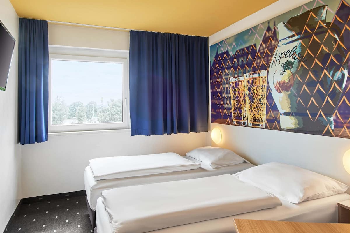 Twin Room | Desk, laptop workspace, soundproofing, free WiFi