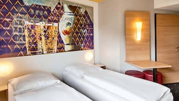 Twin Room | Desk, laptop workspace, soundproofing, free WiFi