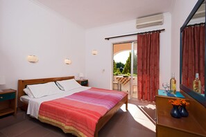 Perusstudio, 1 parisänky | Silitysrauta/-lauta, ilmaiset vauvansängyt, Wi-Fi, vuodevaatteet