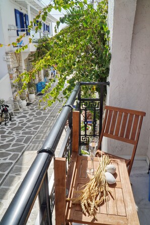 Twin Room | Balcony - Studios Diogenis (Naxos)