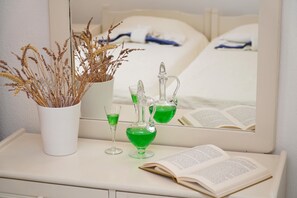 Free WiFi, bed sheets - Studios Diogenis (Naxos)