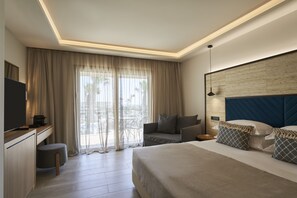 Habitación Premium doble | Minibar con artículos gratuitos, caja fuerte, escritorio