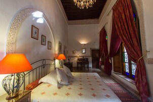 Chambre Double Royale (NORMA) | Literie de qualité supérieure, coffres-forts dans les chambres