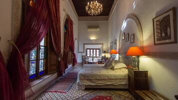 Chambre Double Royale (NORMA) | Literie de qualité supérieure, coffres-forts dans les chambres