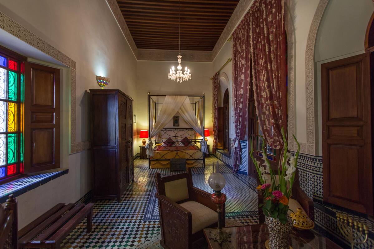 Royal Room (TOSCA) | Premium bedding, in-room safe, blackout drapes, WiFi (free)