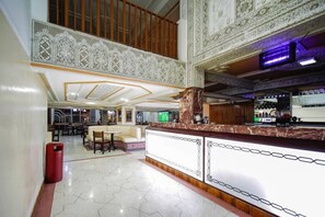 Bar (trong khuôn viên)