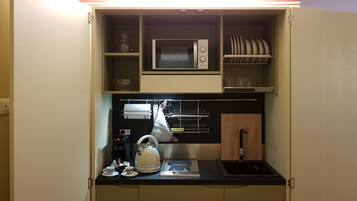 ห้องคอมฟอร์ทสำหรับสี่ท่าน, ห้องครัวขนาดเล็ก | ครัวขนาดเล็กส่วนตัว | ตู้เย็น, ไมโครเวฟ, เครื่องชงกาแฟเอสเปรสโซ, เครื่องชงกาแฟ/ชา