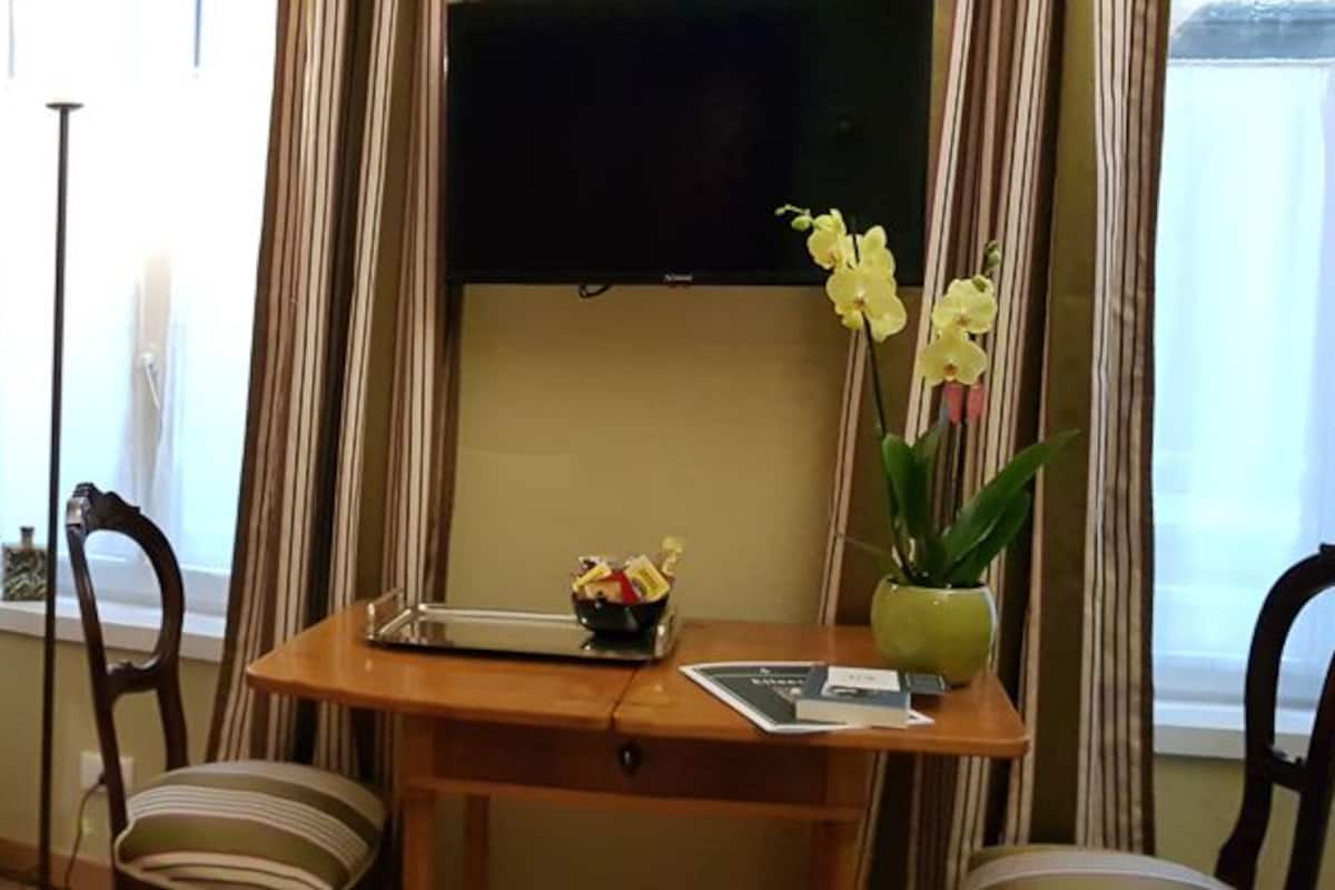 Camera Comfort con letto matrimoniale o 2 letti singoli, angolo cottura | 1 camera, minibar, una scrivania, postazione laptop