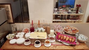 A breakfast buffet with various food items and condiments. - Residenza Le 6 A (Trieste)