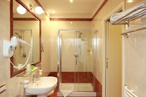 Triple Room | Premium bedding, minibar, in-room safe, desk - Residenza Gens Julia (Rome)