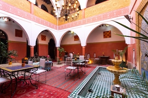 Basic Double or Twin Room | Bathroom shower - Riad Losra (Marrakech)
