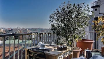 Comfort Double or Twin Room, 1 Bedroom, Terrace, Executive Level | 1 bedroom, minibar, free WiFi, bed sheets