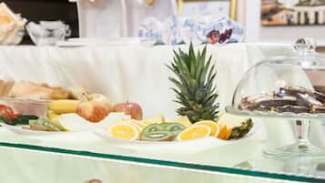 Desayuno buffet (EUR 5 por persona)