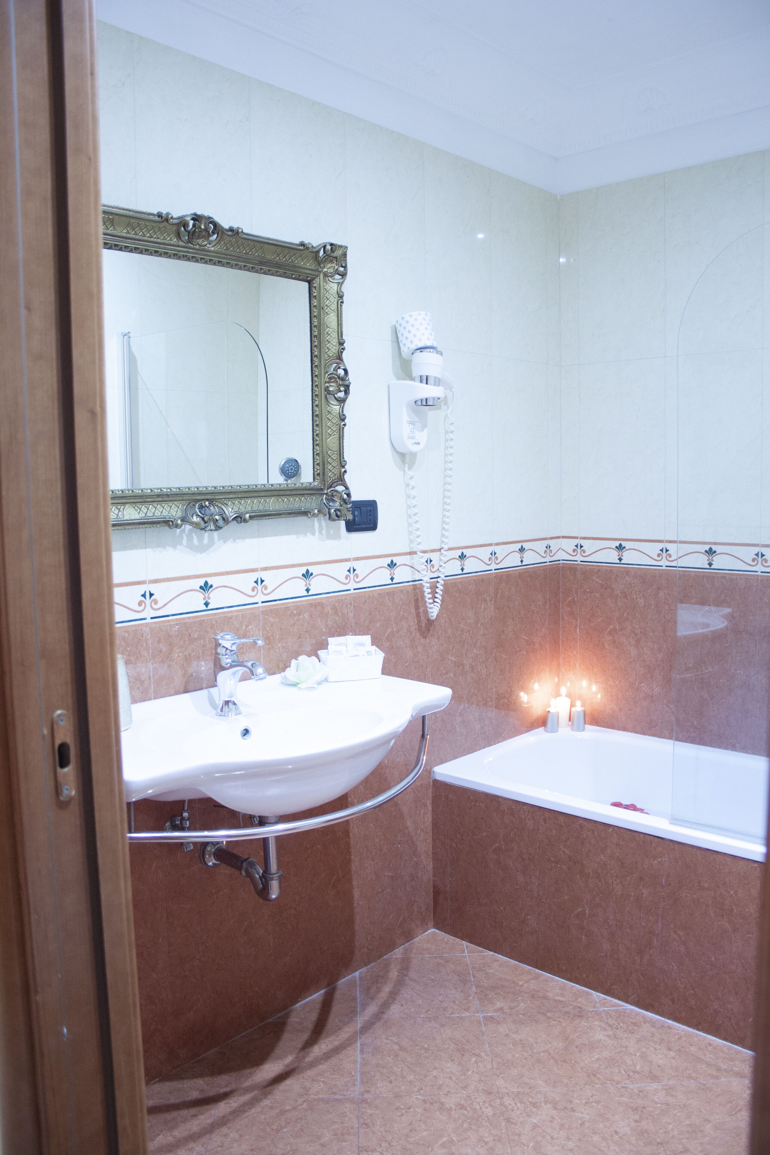Photo - Caroline Suite