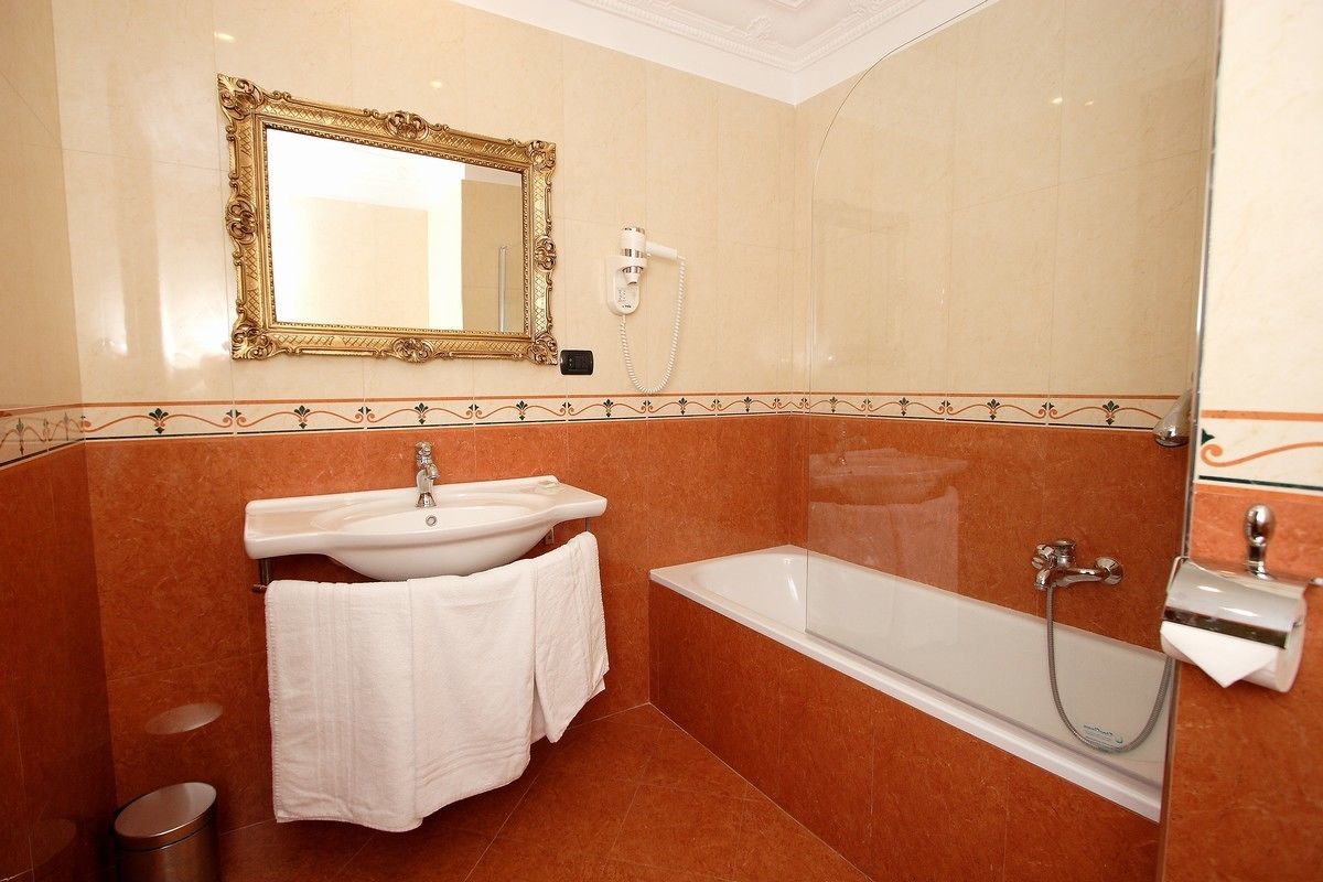 Photo - Caroline Suite