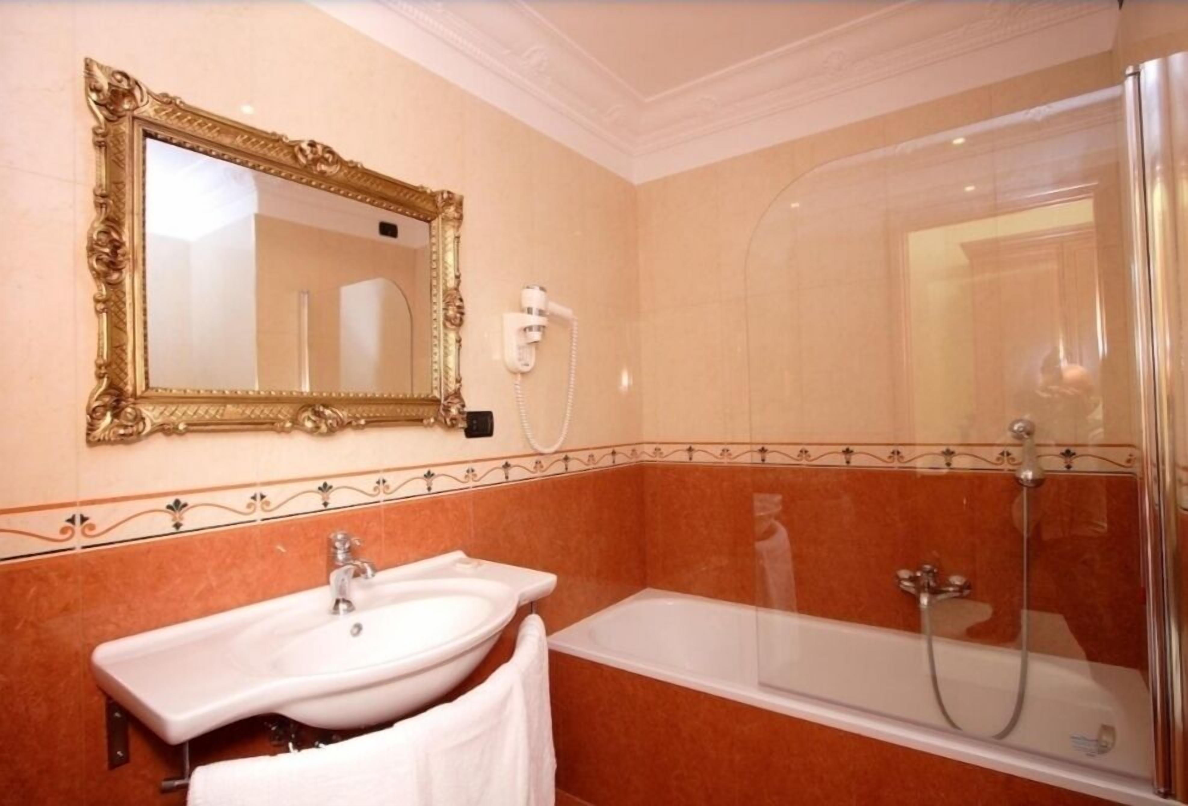 Photo - Caroline Suite