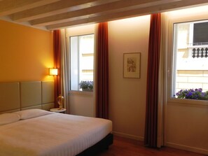 1 bedroom, premium bedding, down duvets, minibar