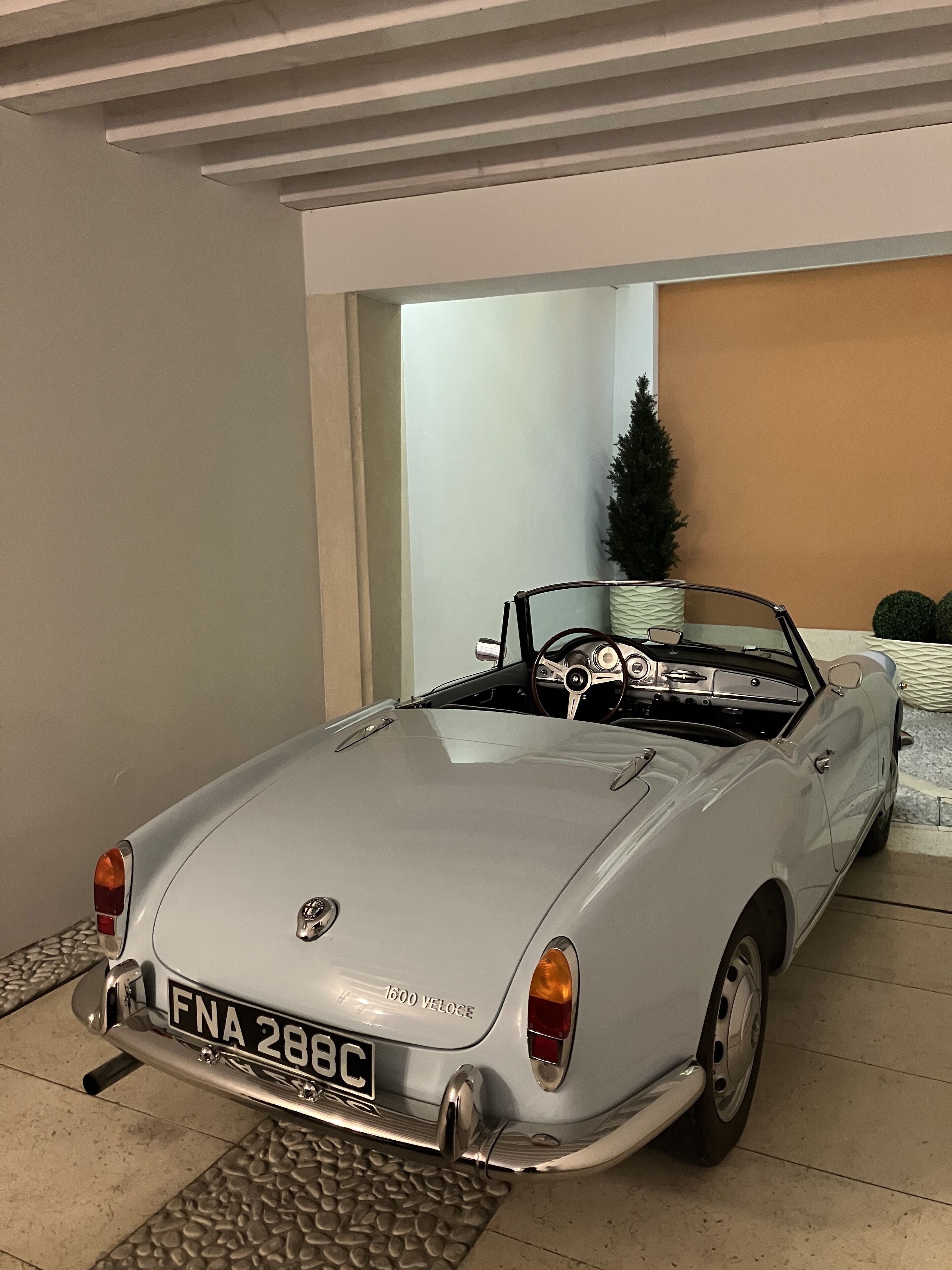 Parking sans voiturier (15.00 EUR par jour)