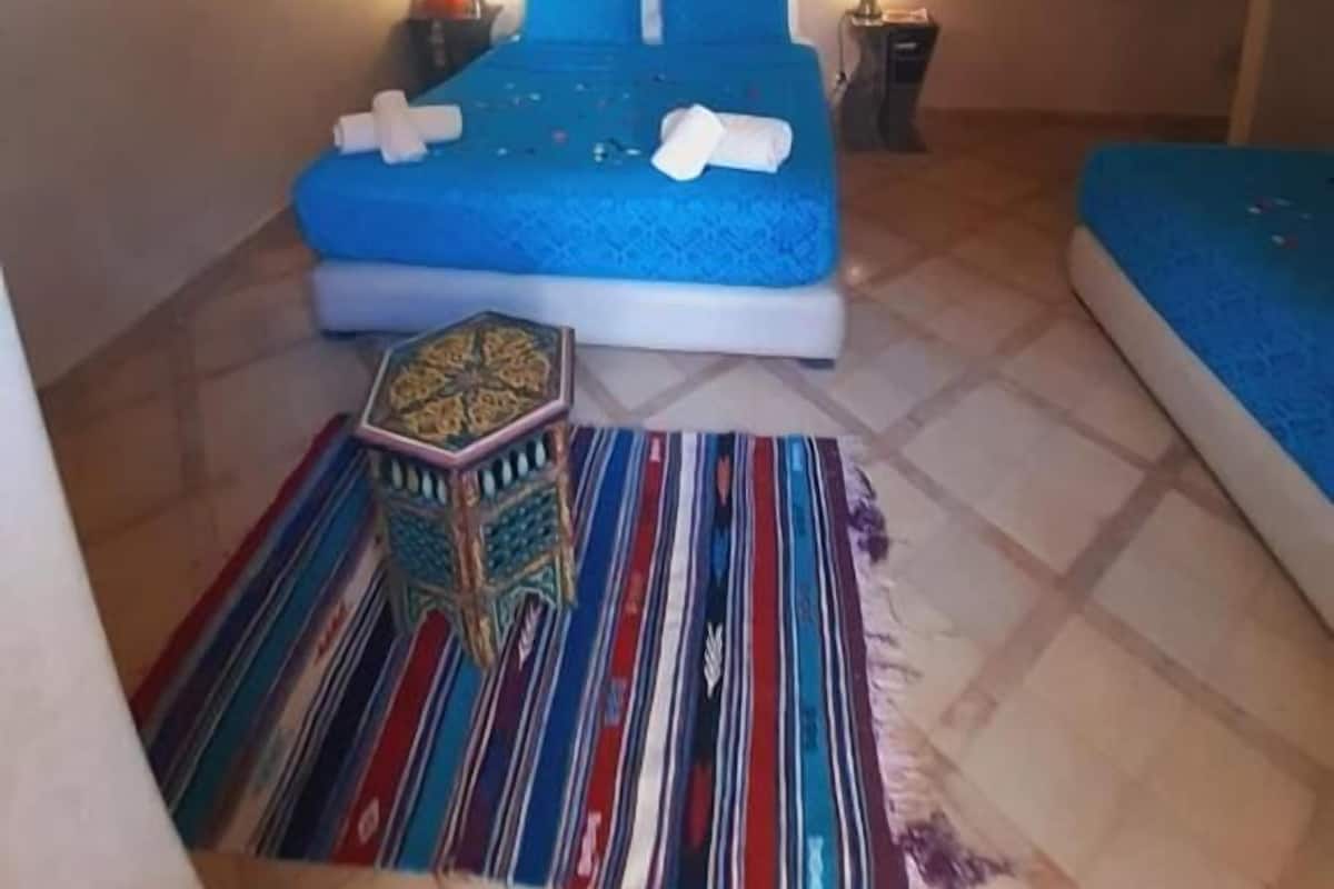 واي فاي مجانًا وملاءات أسرّة