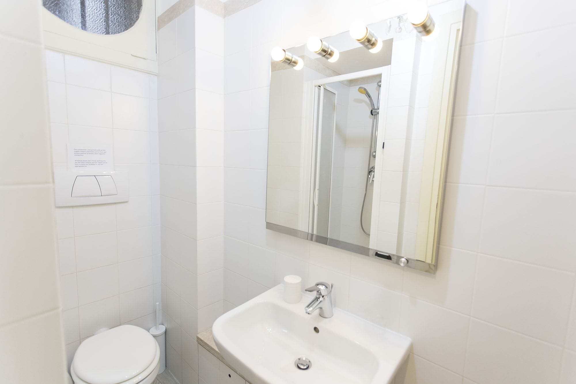 Camera Comfort con letto matrimoniale o 2 letti singoli | Bagno | Doccia, set di cortesia gratuito, asciugacapelli, asciugamani