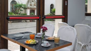 Desayuno buffet incluido todos los días