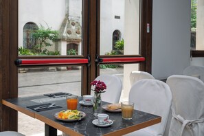 Petit déjeuner buffet compris tous les jours