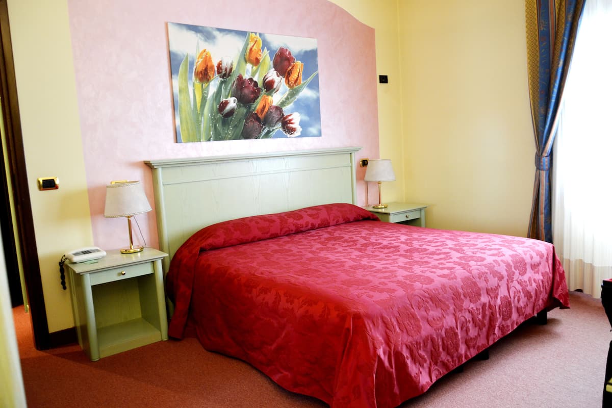 1 bedroom, down duvets, minibar, in-room safe