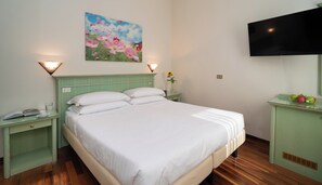 Copriletto in piuma, minibar, una cassaforte in camera, una scrivania