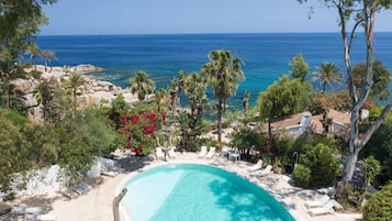 Piscine extérieure (ouverte en saison)