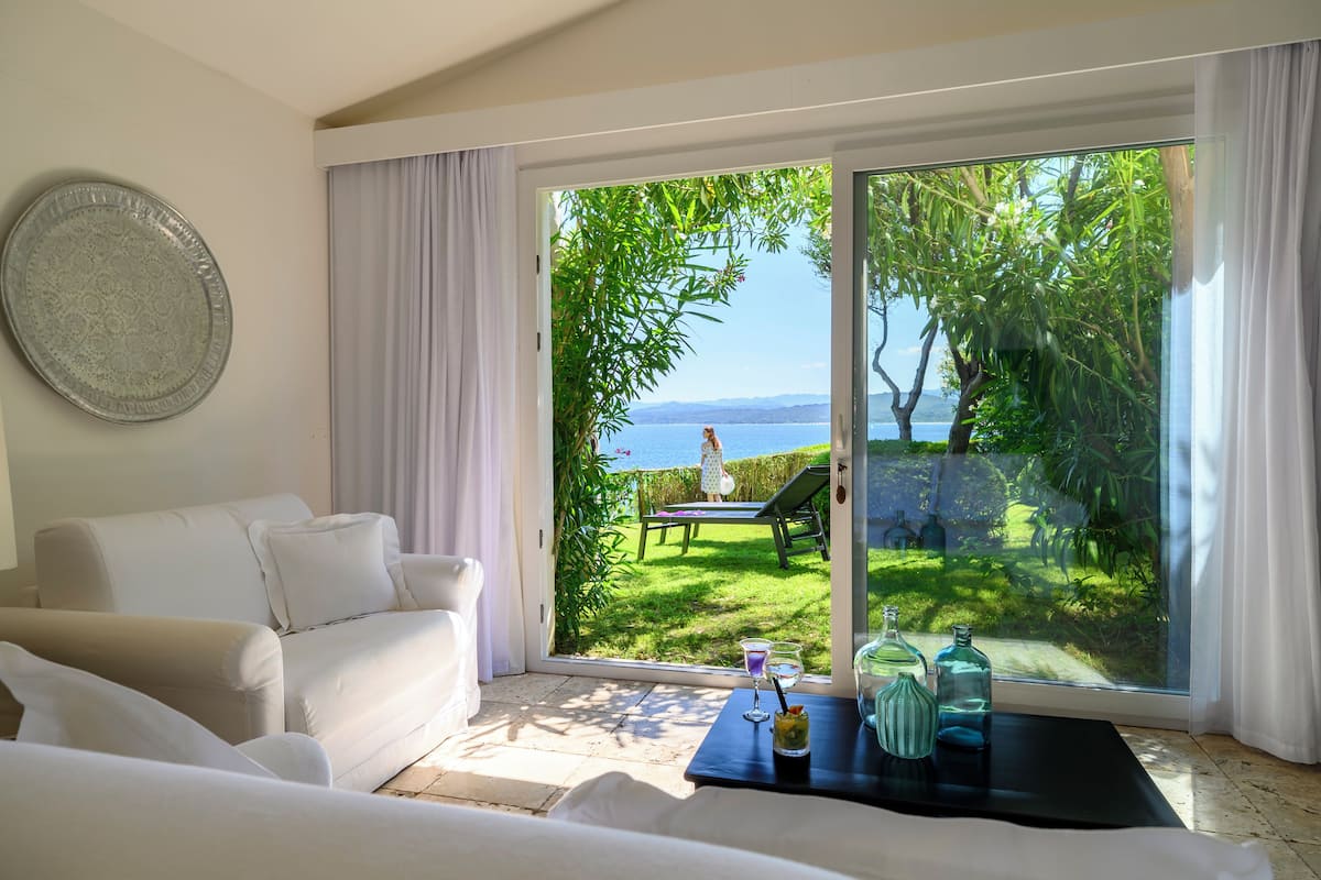 Suíte (with beach access) | Vista para a água