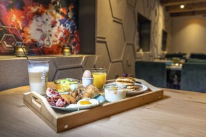 Daily buffet breakfast for a fee - Mister Highland Hotel (Amsterdam)