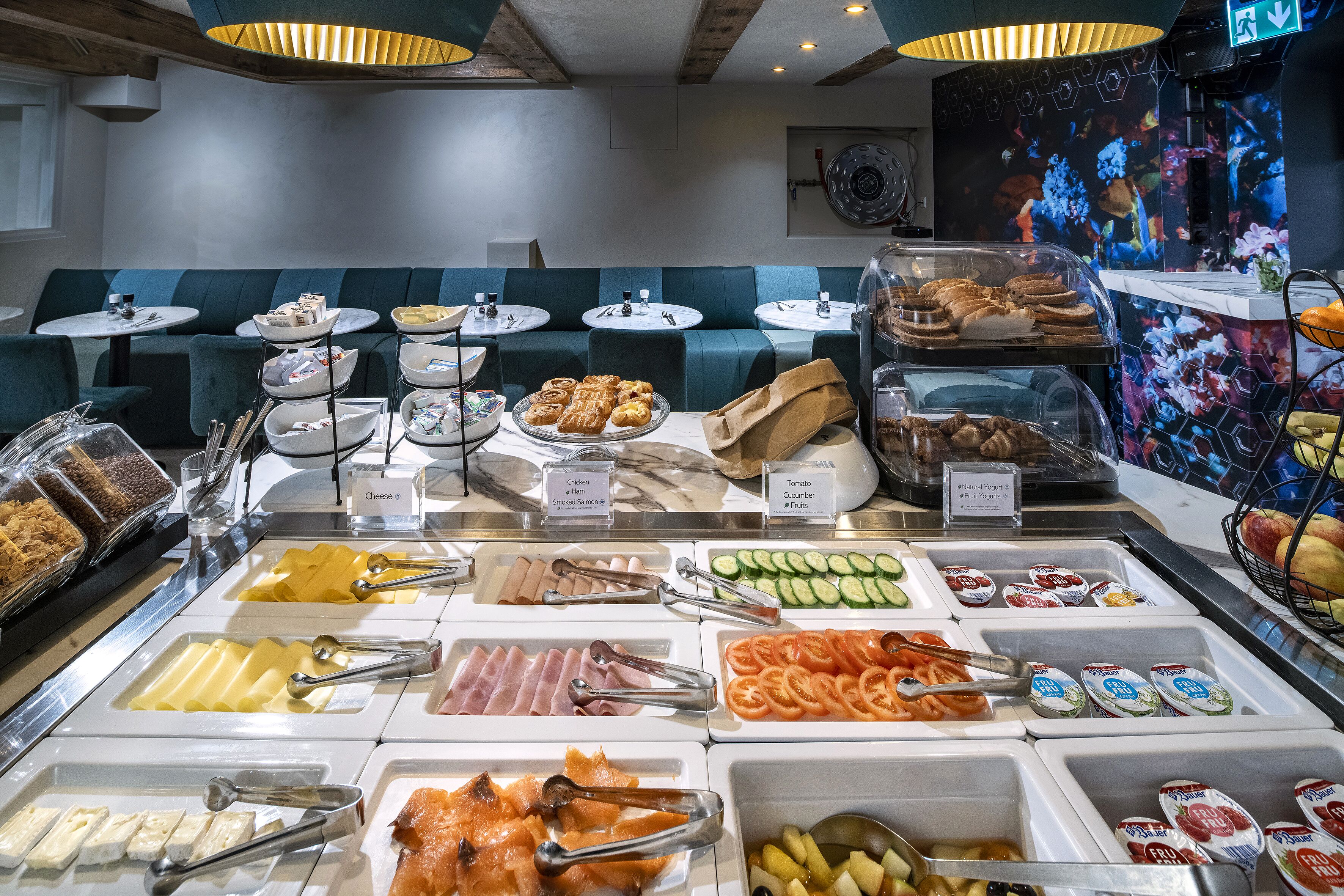 Morgunverðarhlaðborð daglega (33 EUR á mann)