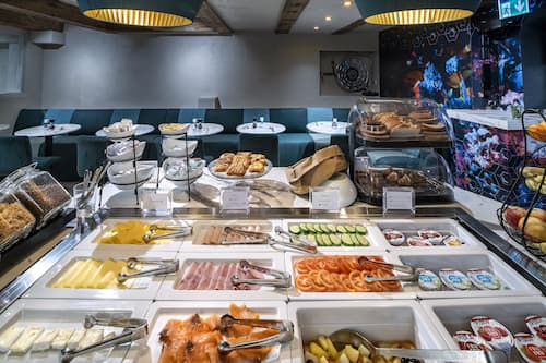 Tägliches Frühstücksbuffet gegen Gebühr