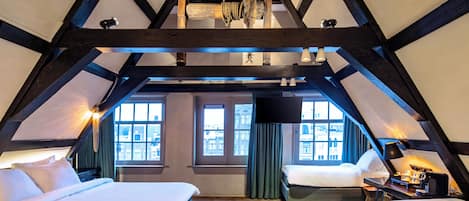 Chambre Quadruple | Minibar, coffres-forts dans les chambres, bureau, Wi-Fi gratuit