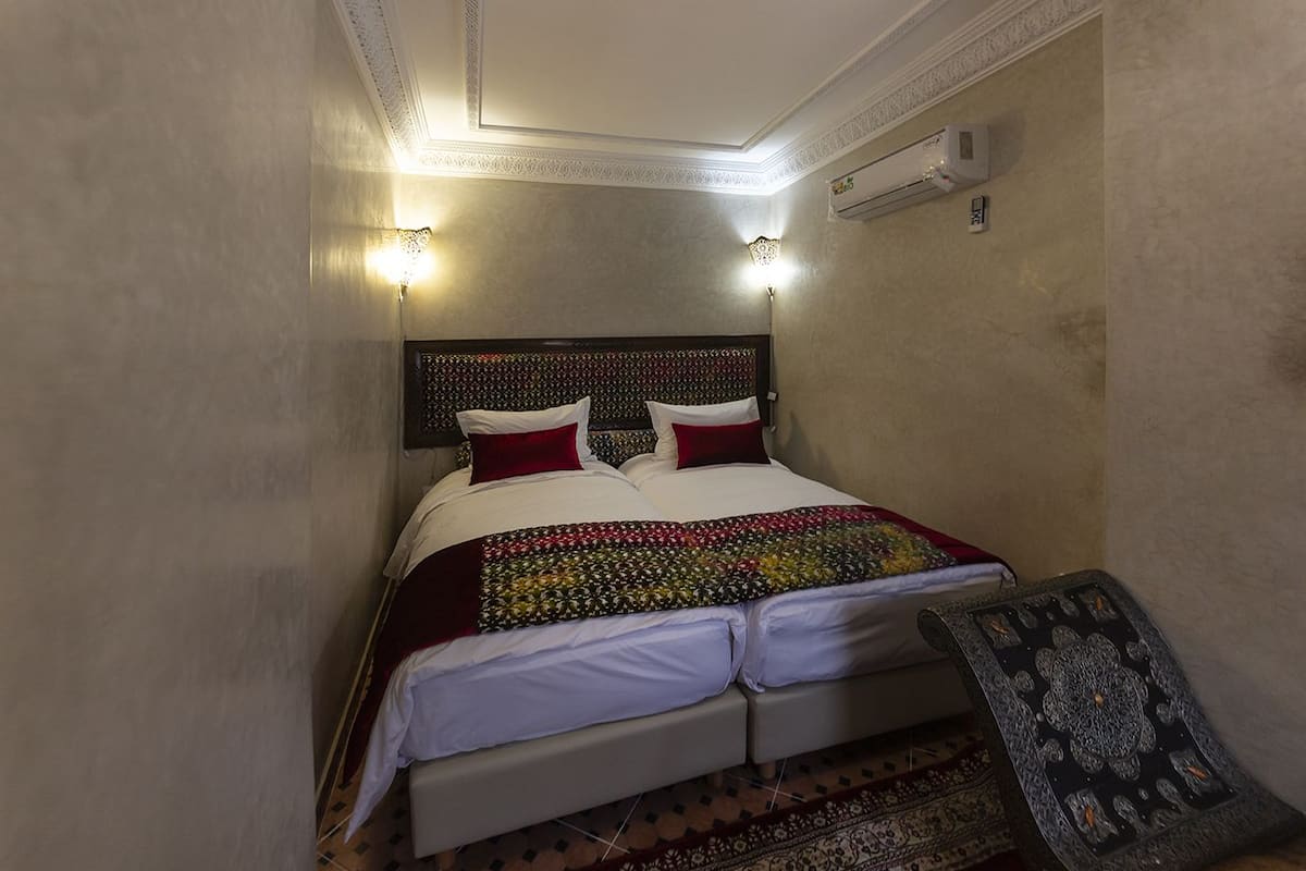Doppia Standard, 1 letto king (Tetouan) | Una cassaforte in camera, una scrivania, Wi-Fi gratuito, lenzuola