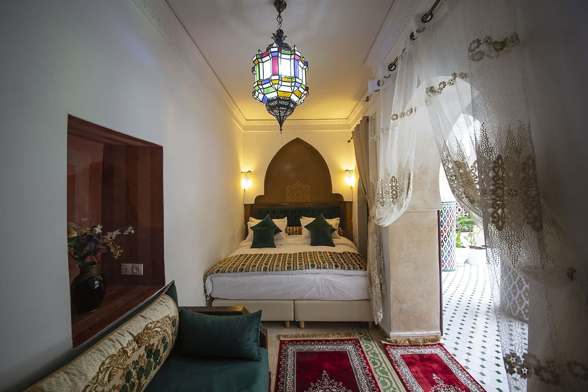 Suite Superior, 1 letto king con divano letto (Fes) | Una cassaforte in camera, una scrivania, Wi-Fi gratuito, lenzuola