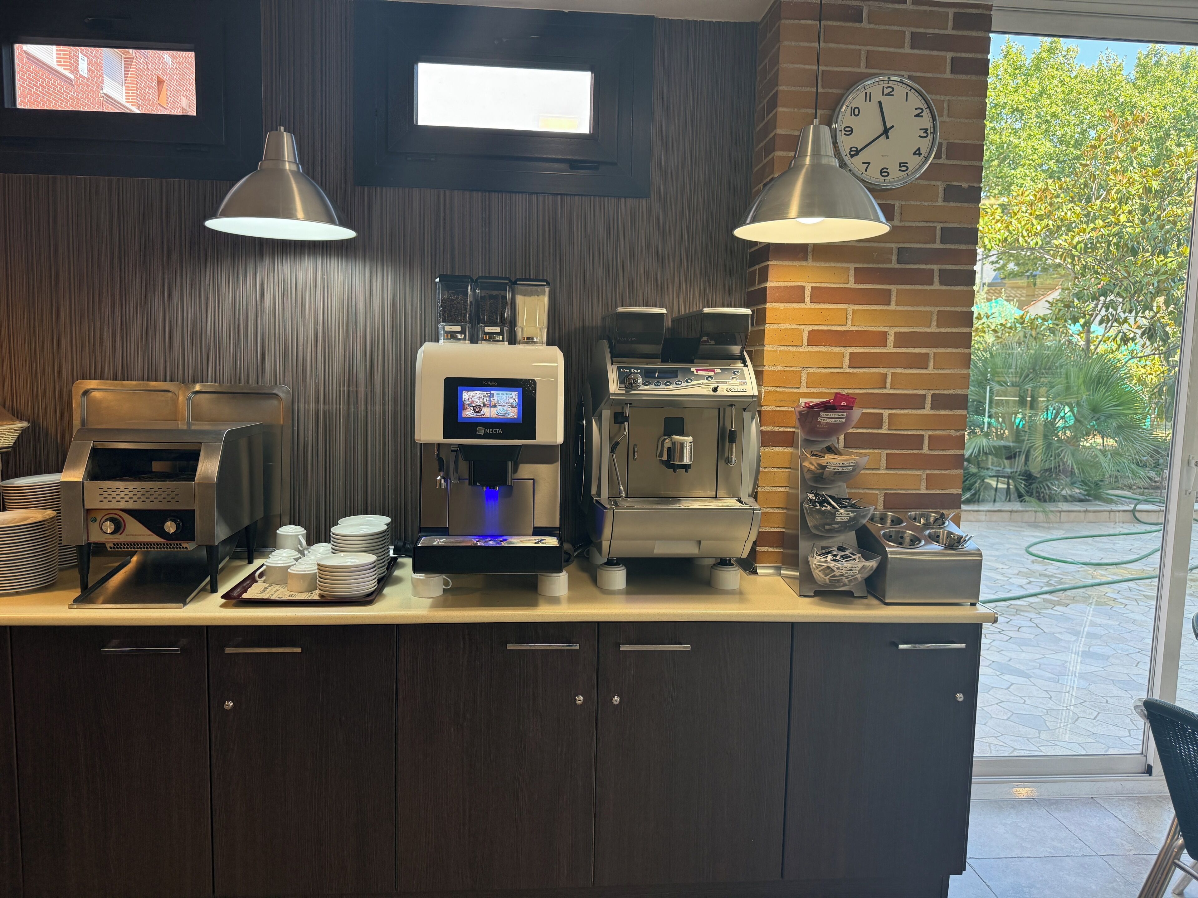 Petit déjeuner continental servi tous les jours en supplément
