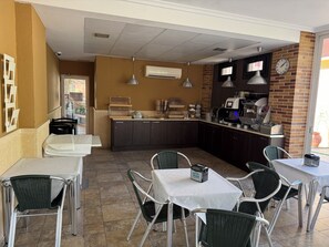 Dining - Hostal Los Coronales (Madrid)