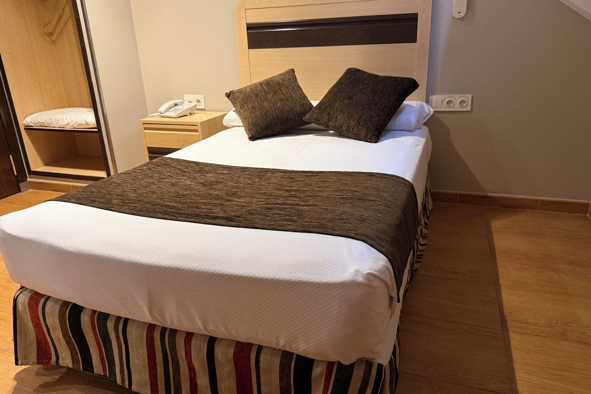 Single Room, Non Smoking | In-room safe, desk, blackout curtains, free WiFi