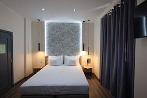 Suite estudio Deluxe, baño privado | Caja de seguridad en la habitación y insonorización