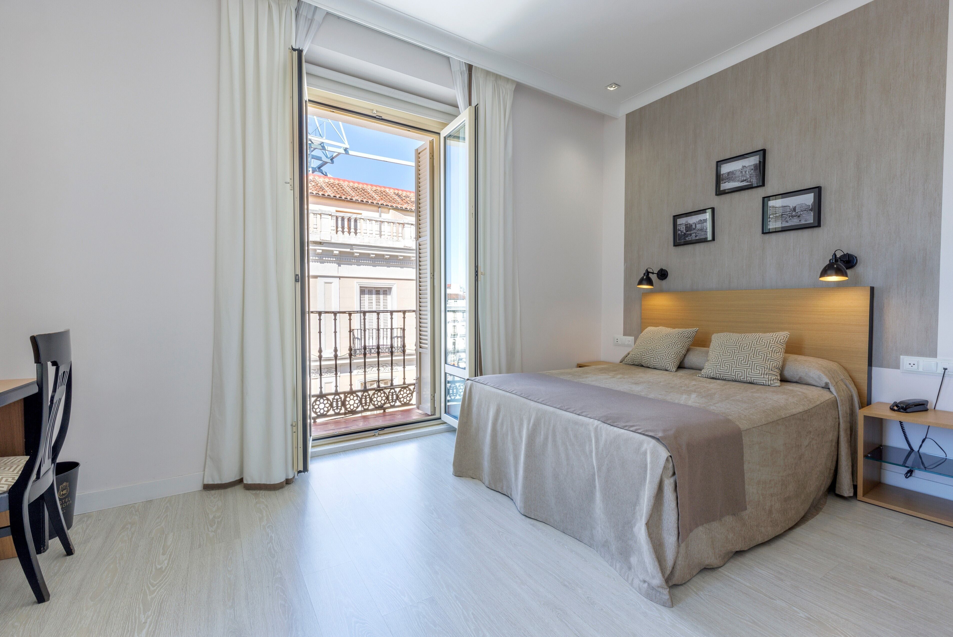 2 double connecting rooms with puerta del sol views | 1 bedroom, minibar, in-room safe, desk