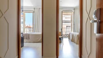 2 Double connecting rooms with Puerta del Sol views | Minibar, in-room safe, desk, soundproofing