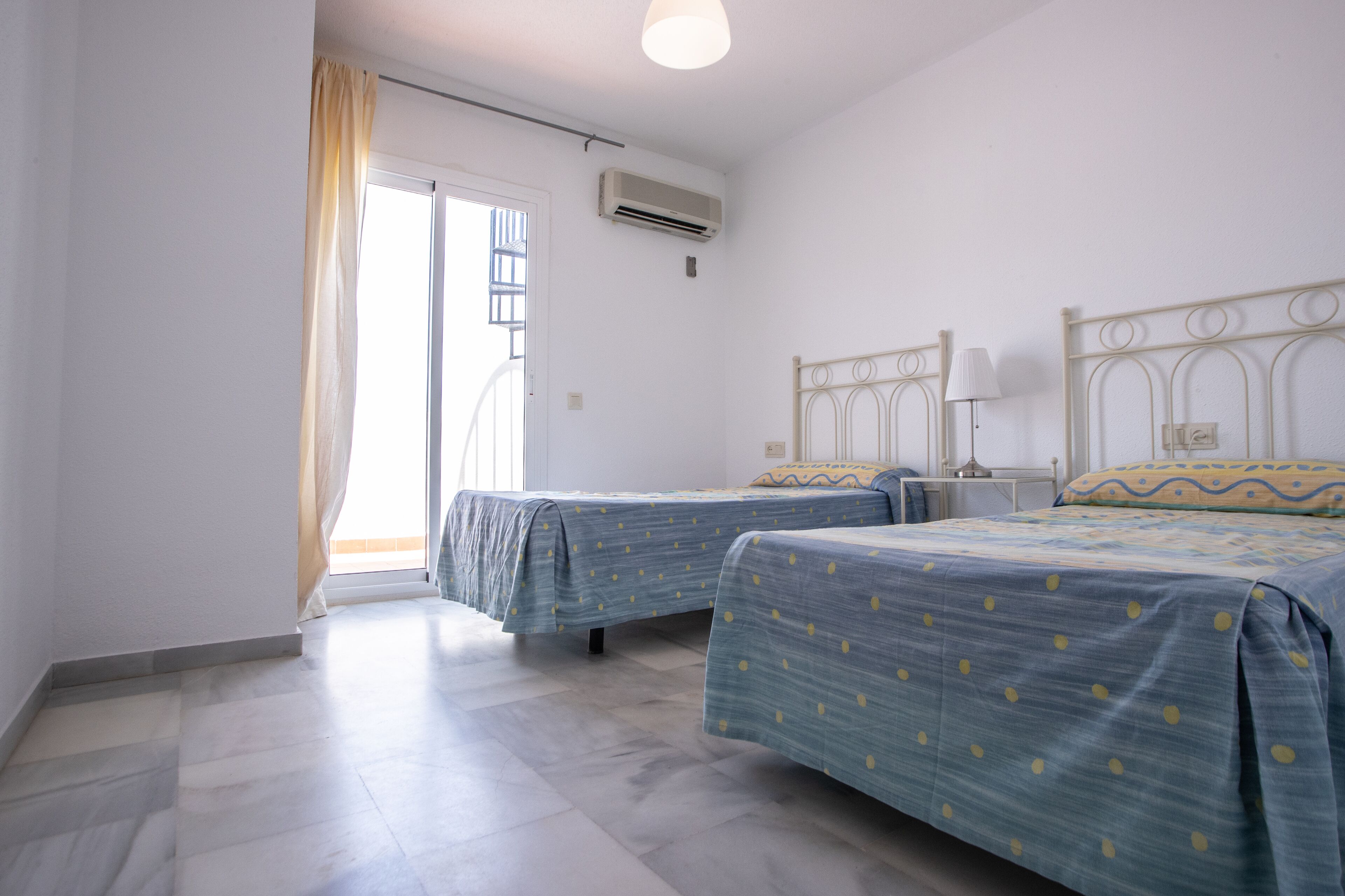 Appartement, 2 slaapkamers | Een strijkplank/strijkijzer, internet, beddengoed, rolstoeltoegankelijk