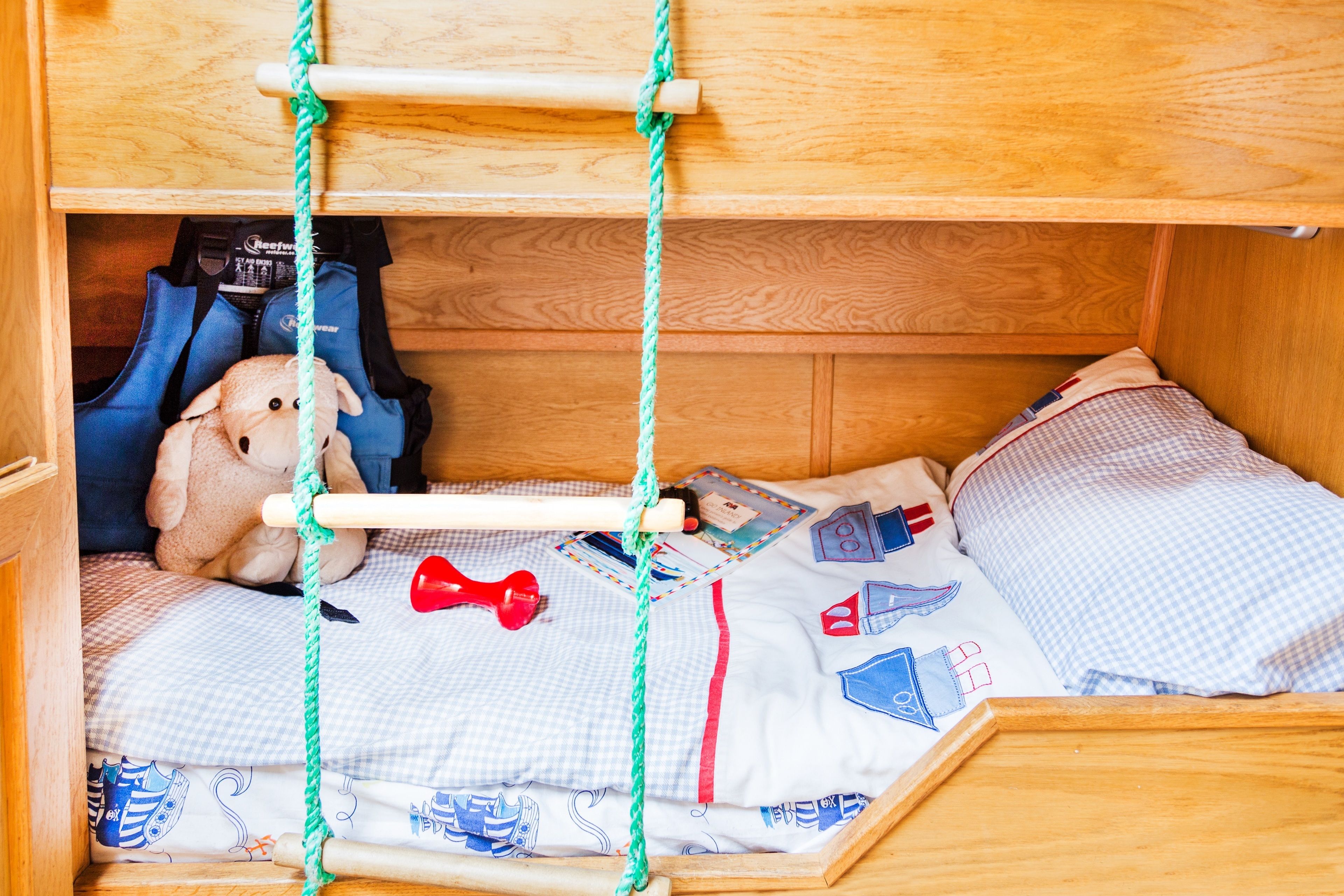 Luxury Cabin (Houseboat - 2 double & 1 bunk bed) | 2 bilik tidur, cadar kapas Mesir, peralatan tempat tidur premium 