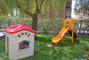 Children’s play area – outdoor